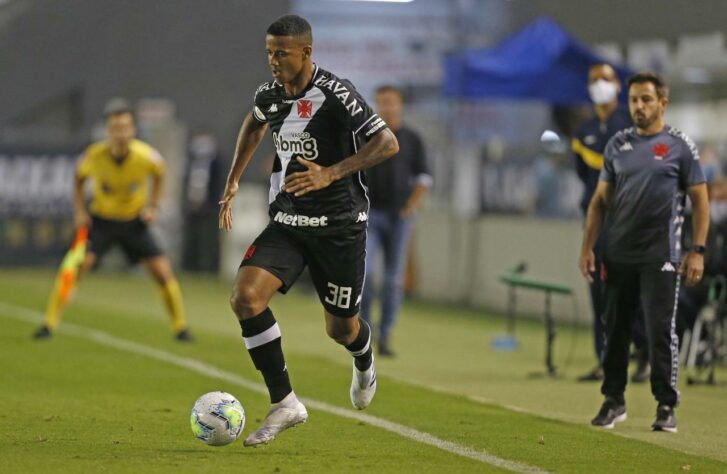 Emprestado ao Vasco pelo Madureira para a disputa do Brasileirão, o atacante Ygor Catatau vem sendo chamado apenas de Ygor. O apelido que carrega desde infância vem sendo omitido dos materiais de divulgação do clube e até mesmo da camisa vestida pelo atleta. Veja outros casos de jogadores que abandonaram apelidos do início de carreira.