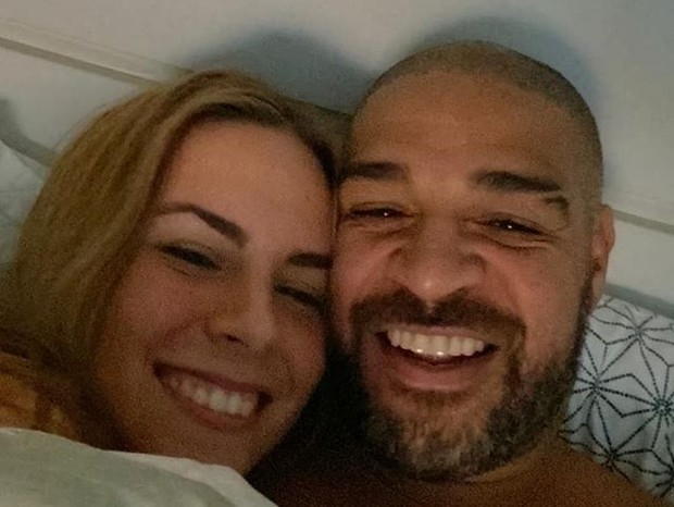 No dia 4 de setembro, Adriano e a modelo Florencé Neubert, de 22 anos, assumiram o romance entre os dois, com várias juras de amor na internet. Uma semana depois, o Imperador chegou a apagar uma foto com a amada, aumentando rumores de uma possível separação, mas eles voltaram a aparecer juntos nas redes sociais.