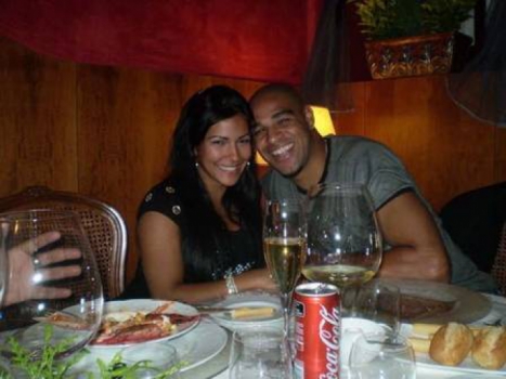 Verônica Araújo revelou que tinha se relacionado com o jogador em 2008. Ele, no entanto, contestou a veracidade e disse que nunca tinha namorado a modelo.