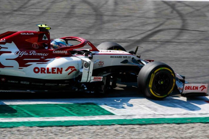 Antonio Giovinazzi terminou em 16º, o último entre os que viram a bandeirada