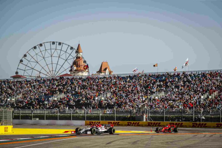 Antonio Giovinazzi na disputa contra Sebastian Vettel em Sóchi