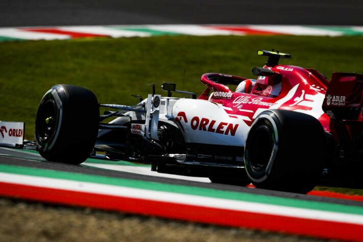 Antonio Giovinazzi acelera no veloz circuito de Mugello nesta sexta-feira