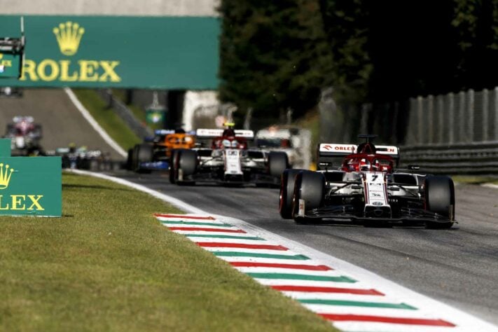 Kimi Räikkönen andou entre os primeiros após a relargada em Monza, mas perdeu posições e ficou fora da zona de pontuação