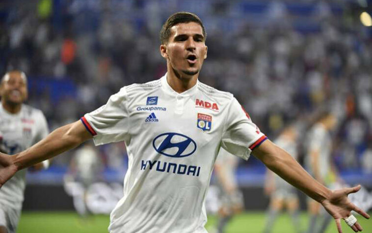 ESQUENTOU - Entrando na disputa pela contratação de Aouar, a Juventus pretende envolver Douglas Costa em uma possível troca com o Lyon para ajudar a na multa de 60 milhões de euros do meia, segundo o jornalista Diego Rossi.