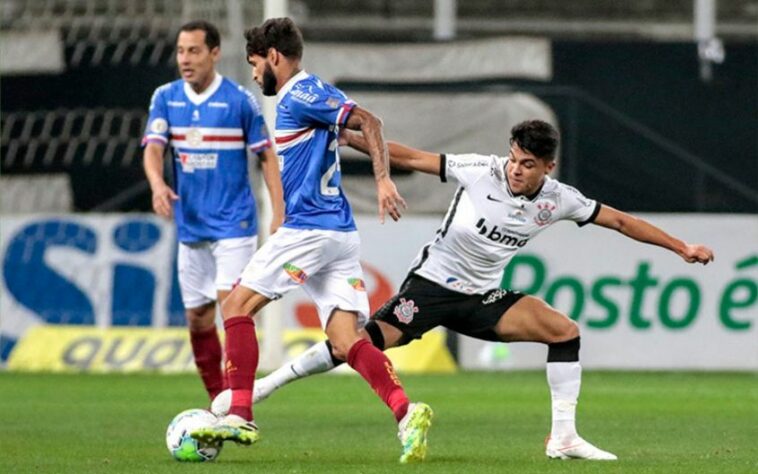 Bahia: Sobe/ Persistência: Equipe baiana não desistiu e buscou o empate até o final da partida. Bons passes trocados no meio-campo. Desce / Chances perdidas: Comandados de Mano Menezes perderam várias chances de gols, principalmente no segundo tempo, com Gilberto. Tricolor precisa acertar as chances criadas.