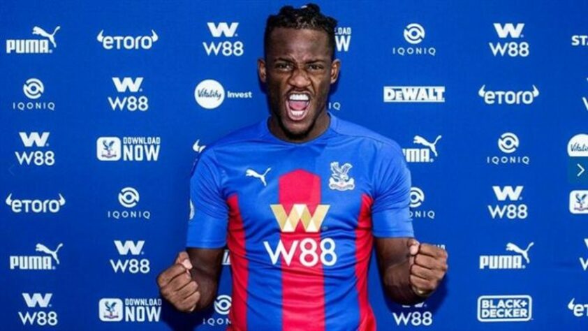 FECHADO: Nesta quinta, o Crystal Palace acertou a contratação do atacante Michy Batshuayi por empréstimo de um ano. Além disso, ele também renovou o seu contrato com o Chelsea, clube que detém seus direitos por mais um ano, até junho de 2022.