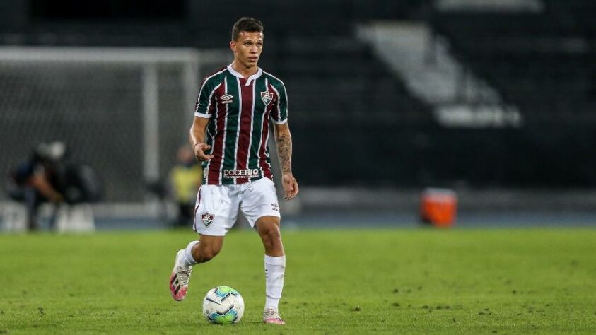 CALEGARI- Fluminense (C$ 2,86) Uma opção boa e barata de um dos times com mais chances decano levar gol. Fez mais de 10 pontos contra o Athletico-PR e pode render algumas cartoletas caso pontue bem contra o Atlético-GO.