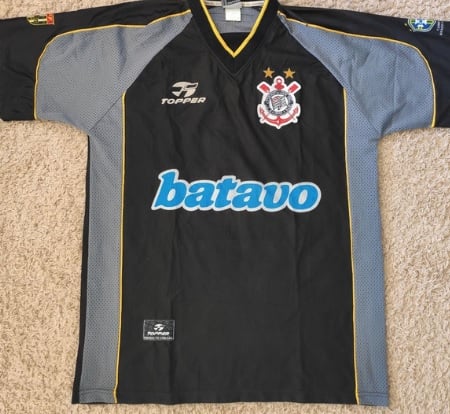 Em 1999, o Corinthians também lançou uma camisa com cores cinza e preta.