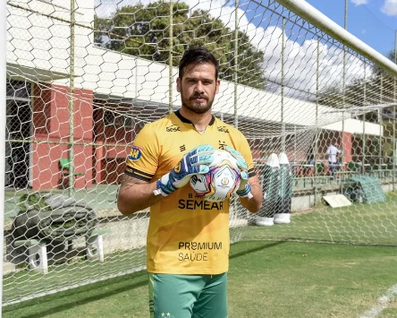 MATHEUS CAVICHIOLLI (América-MG) - O goleiro, com vivência por clubes como Guarani e Figueirense, tem se destacado com a camisa do Coelho.
