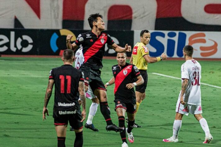 13º colocado – Atlético-GO (27 pontos) – 0,048% de chances de título; 5% para vaga na Libertadores (G6); 16% de chance de rebaixamento.