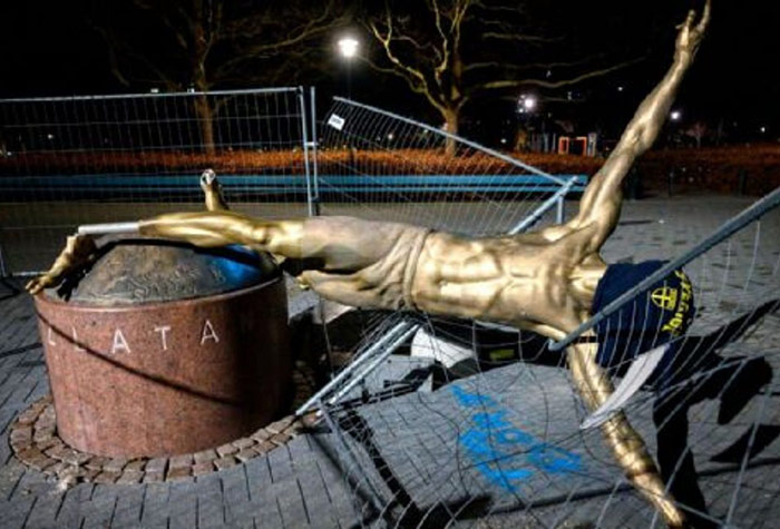 No entanto, a estátua foi vandalizada. Isso ocorreu pois ele tinha se tornado sócio do Hammarby, rival do Malmo, clube que projetou Ibra para o cenário mundial. Enfurecidos com a ação de Zlatan, os torcedores do Malmo depredaram o monumento