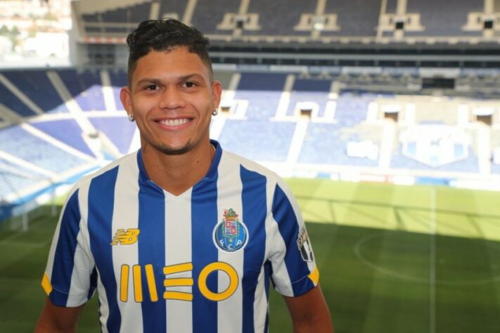 Evanílson - Porto (R$ 49 milhões de euros) Recentemente, no começo de setembro, o Porto atravessou as negociações do Crystal Palace, da Inglaterra, e acertou a contratação do atacante Evanílson, de 20 anos, do Fluminense. 