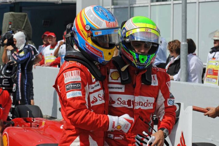 Felipe Massa vinha para a vitória do GP da Alemanha quando recebeu a infame mensagem 'Fernando is faster than you...'
