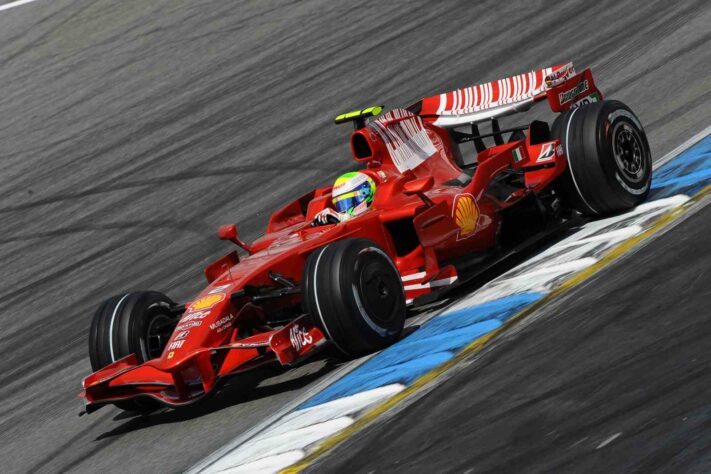 Felipe Massa chegou a ser campeão mundial de Fórmula 1 por alguns segundos em 2008. No fim, ficou com o vice e o sentimento de que poderia ter marcado ainda mais o nome na história da equipe