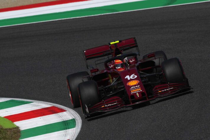 Charles Leclerc surpreendeu em Mugello e alcançou o Q3 novamente