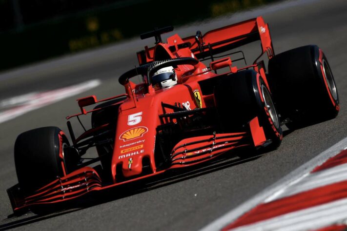 Sebastian Vettel ficou no top-10 após tanto sofrer em treinos em 2020