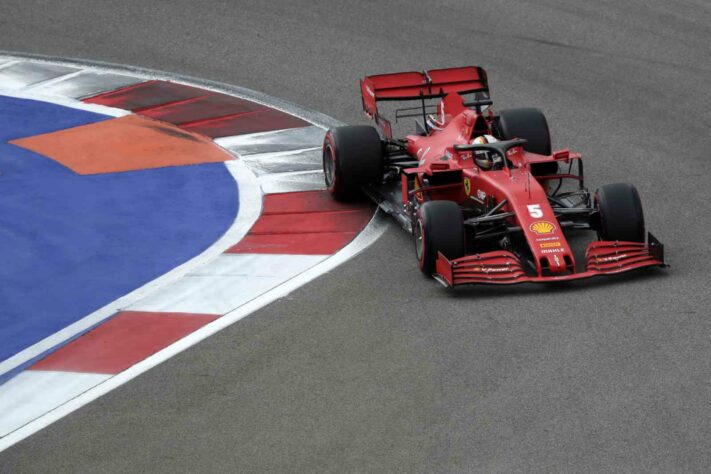 Sebastian Vettel larga apenas em 15º no GP da Rússia 
