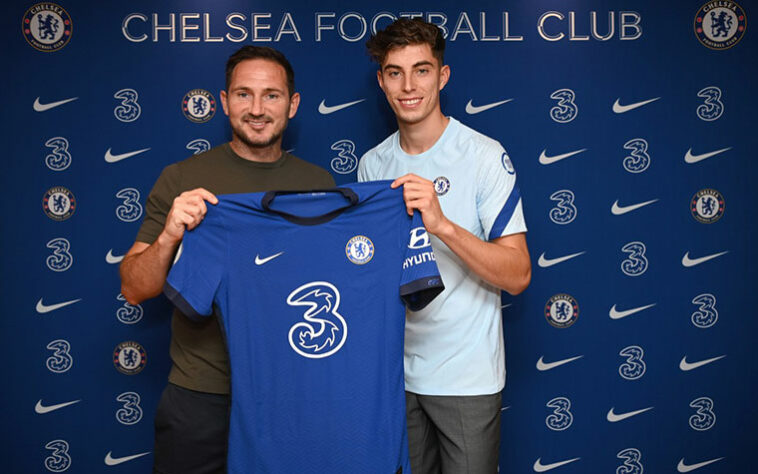 1- CHELSEA: 223,20 milhões de euros - Na liderança dessa lista, o time de Londres gastou a bagatela de 223,20 milhões de euros nas contratações de peso. Na imagem acima, o jogador mais caro dos Blues até o momento: Kai Havertz foi comprado junto ao Bayern Leverkusen por 81 milhões de euros. Já o atacante Timo Werner foi negociado pelo RB Leipzig pelo valor de 53 milhões de euros. 