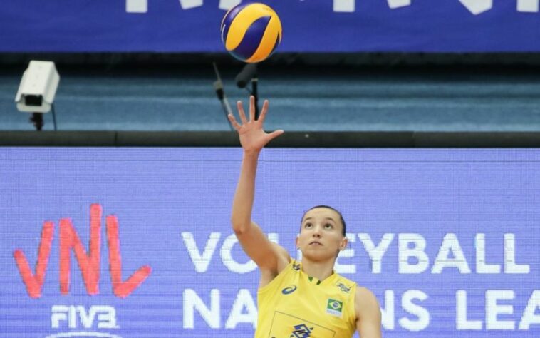 O time turco de vôlei Vakifbank, onde a ponteira brasileira Gabi atua, confirmou sete casos de coronavírus nas jogadoras do elenco em apenas dois dias. Os nomes não foram confirmados. O time ainda possui dois integrantes da comissão infectados. 