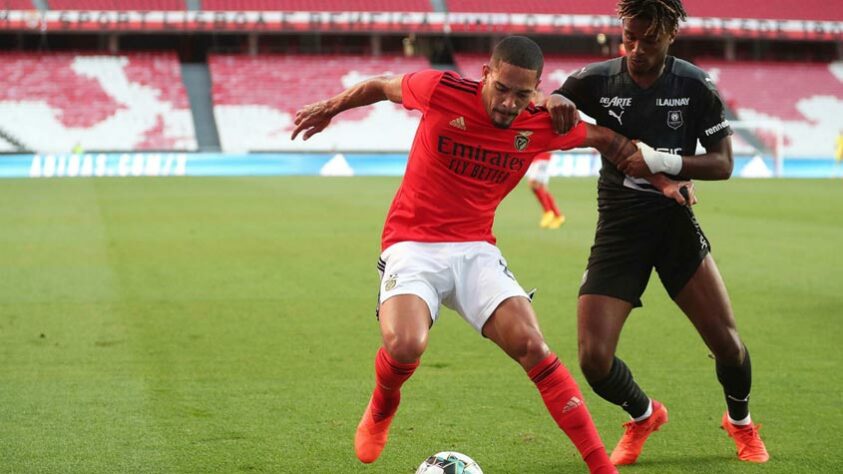 Gilberto - O lateral ex-Fluminense foi fundamental na vitória de 2 a 1 do Benfica contra o Tondela no Campeonato Português. Ele marcou o gol da decisivo aos 43 do segundo tempo para a equipe de Jorge Jesus.