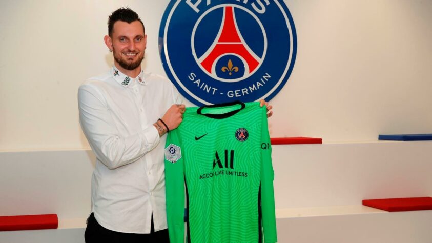 FECHADO - O PSG anunciou a contratação do goleiro de 29 anos Alexandre Letellier. O jogador foi revelado pelo clube de Paris e após dez anos volta a vestir a camisa. Ele estava sem clube.