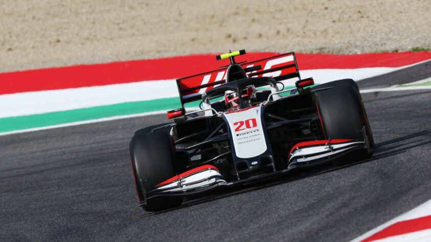 Kevin Magnussen em ação no veloz circuito de Mugello