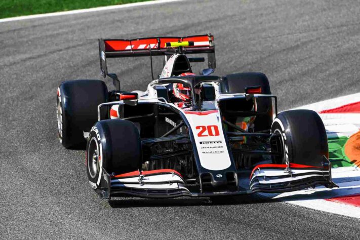 Magnussen em ação no veloz circuito de Monza