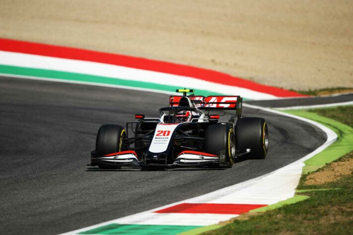 Kevin Magnussen fecha o grid em Mugello e larga na última posição 