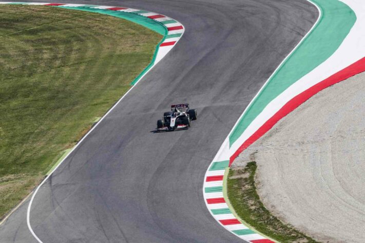 Romain Grosjean em ação. Francês larga na 15ª posição na Toscana
