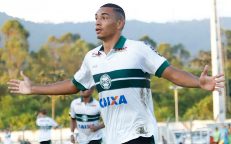 Igor Jesus - Revelado pelo Coritiba, o jovem atacante Igor Jesus, de 19 anos, é avaliado em R$ 28 milhões de reais, jogando atualmente no futebol chinês.