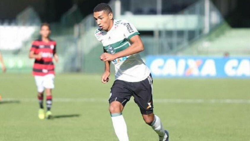 ESQUENTOU - Igor Jesus deve estar a caminho dos Emirados Árabes após o Al Sharjah fazer uma boa oferta pelo atacante do Coritiba. O negócio deve se concretizar nos próximos dias.