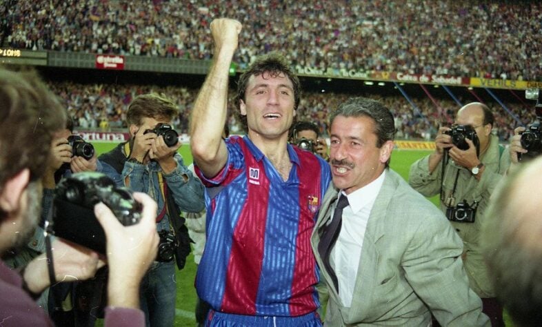 Barcelona - quatro títulos consecutivos do Campeonato Espanhol: 1990/1991 até 1993/1994