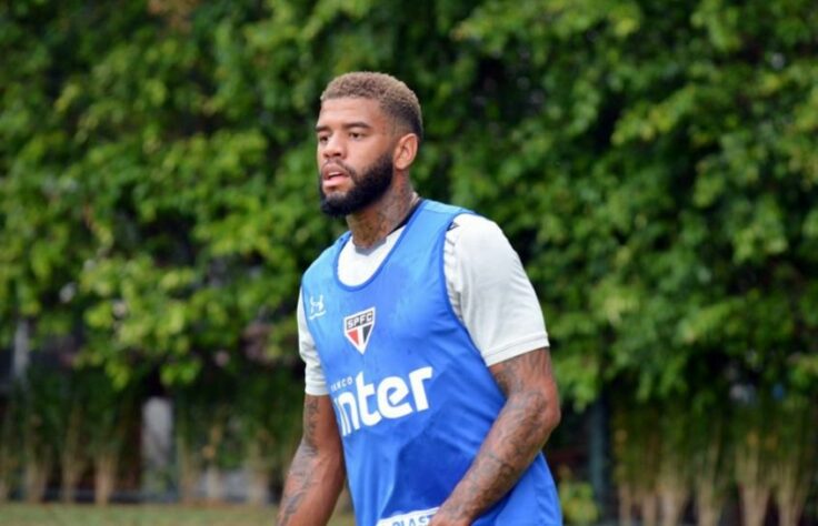 MORNO - O lateral-esquerdo Júnior Tavares voltou aos treinos no CT da Barra Funda. Após o término de seu contrato de empréstimo com o Portimonense, de Portugal, e também de suas férias, o jogador se reapresentou ao São Paulo no início desta semana. O defensor trabalhará diariamente no clube e cumprirá seu contrato, mas não será integrado ao elenco.