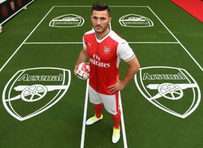 ESQUENTOU - O Bayer Leverkusen fez proposta de nove milhões de libras (cerca de R$ 65 milhões) pelo lateral Sead Kolasinac, do Arsenal. O bósnio, que joga pelo lado esquerdo, vem sendo pouco utilizado pelo técnico Mikel Arteta, de acordo com o 'Daily Mail'.