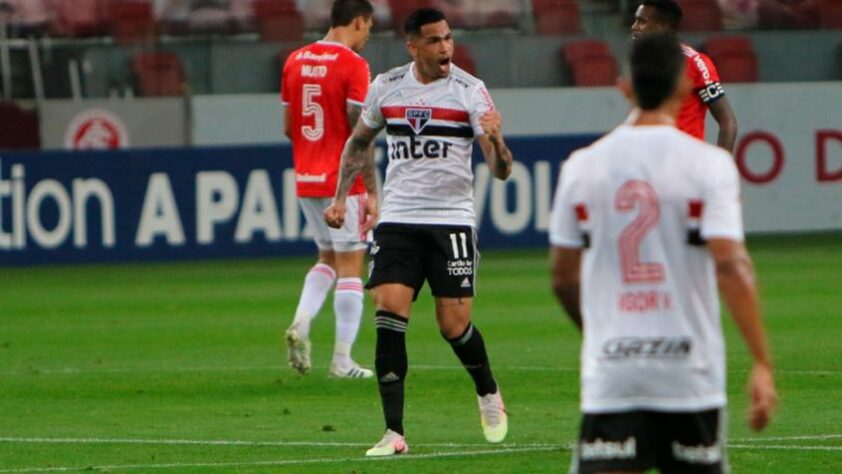 Em jogo no Beira-Rio, Internacional e São Paulo ficaram no empate por 1 a 1, pela 12ª rodada do Brasileirão. Os destaques positivos ficam com os atacantes Thiago Galhardo e Luciano, que deixaram os seus, mas o Tricolor não aproveitou o fato de ter um jogador a mais por quase todo o segundo tempo. Confira as notas do LANCE! para o São Paulo (Por Marina Bufon – marinabufon@lancenet.com.br)