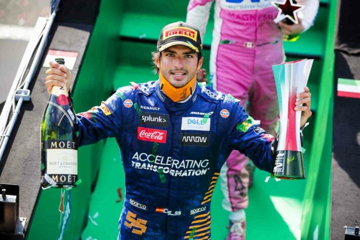 A festa de Carlos Sainz Jr. com o segundo pódio conquistado na carreira