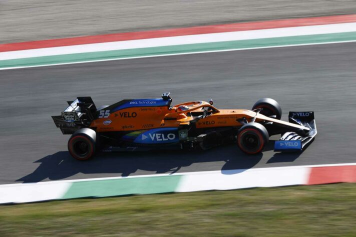 Lando Norris acelera no circuito de Mugello neste sábado