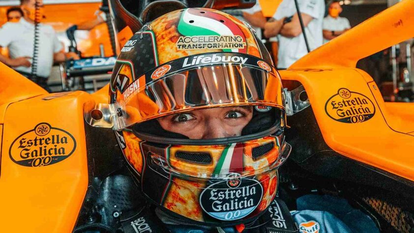 Lando Norris e seu capacete com desenho de pizza para o GP da Itália