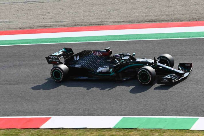 Lewis Hamilton foi o segundo mais rápido do dia em Mugello
