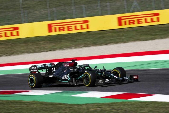 Lewis Hamilton não conseguiu superar o companheiro Valtteri Bottas nas sessões desta sexta-feira 