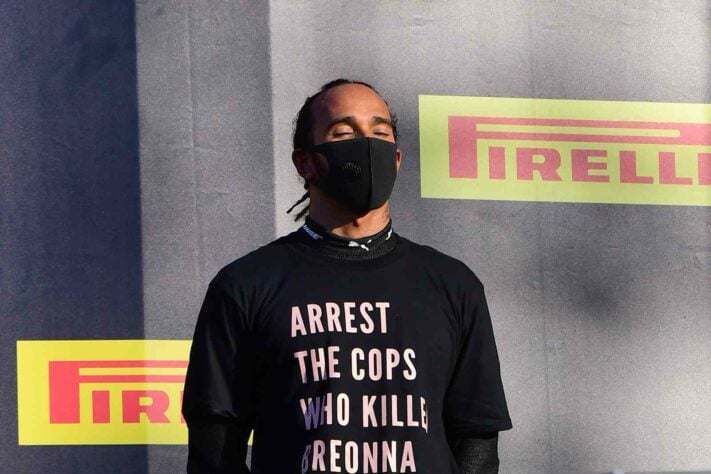 Lewis Hamilton usou camisa pedindo a prisão dos policiais que mataram a jovem negra Breonna Taylor 