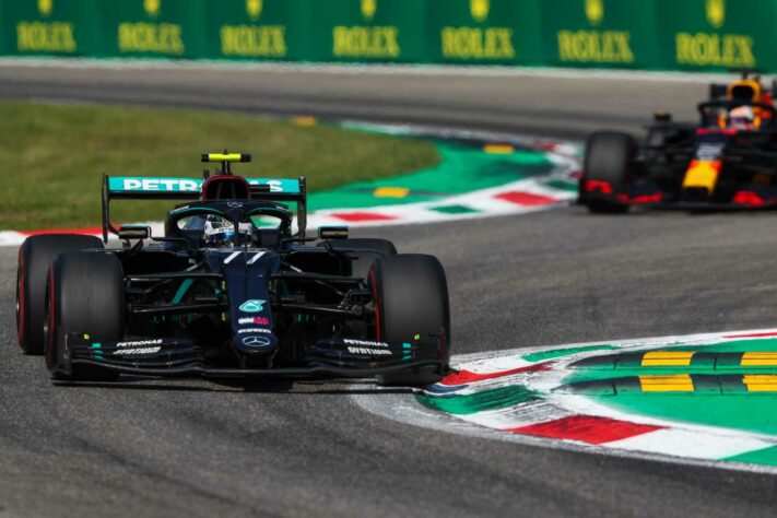 Bottas queixou-se do equilíbrio do carro e não conseguiu atacar os rivais no fim da prova