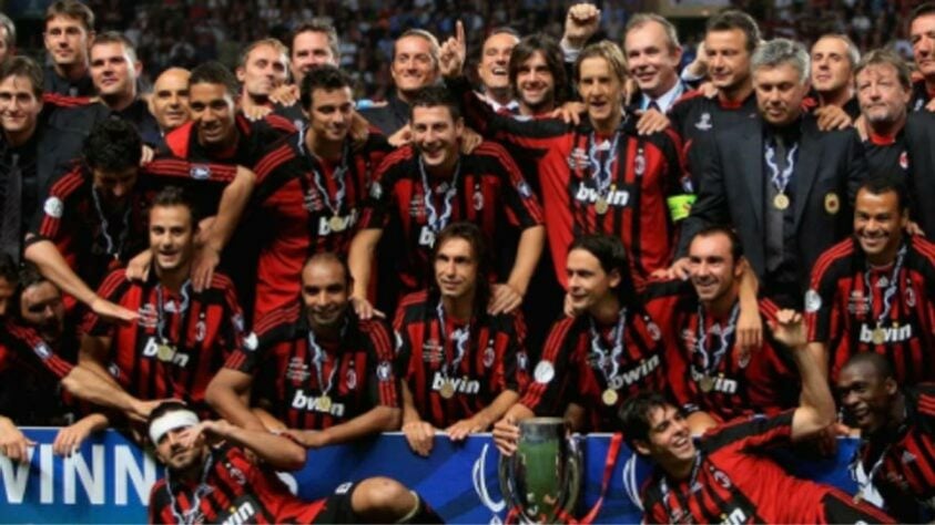 2007 - Por 3 a 1 o Milan bateu o Sevilla e deu a volta olímpica.