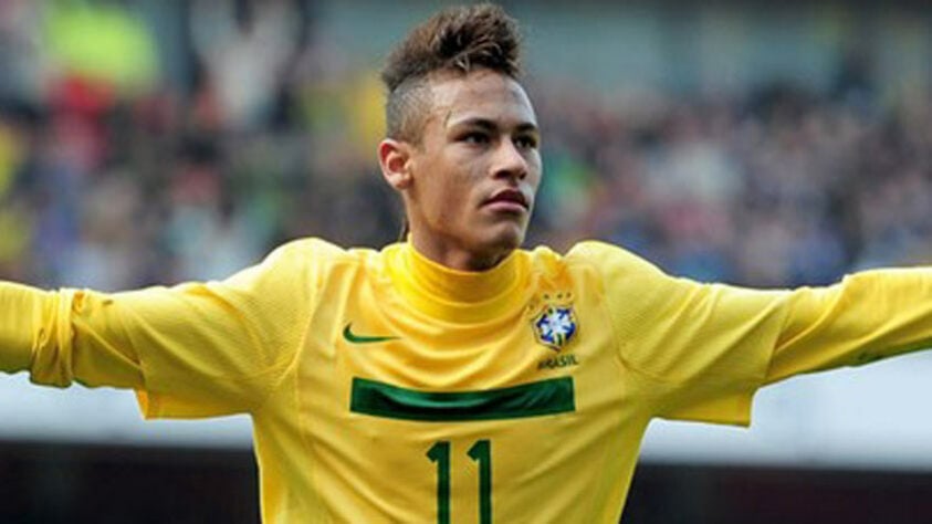 Neymar - Em um amistoso da Seleção Brasileira contra a Escócia, em 2012, o brasileiro foi xingado de macaco por um torcedor alemão infiltrado na torcida escocesa.