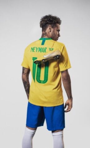 Na Copa do Mundo de 2018, mais uma chuteira nova de Neymar, a “Nike Mercurial Vapor XII, Meu Jogo”, amarela, também com detalhes da carreira do craque.