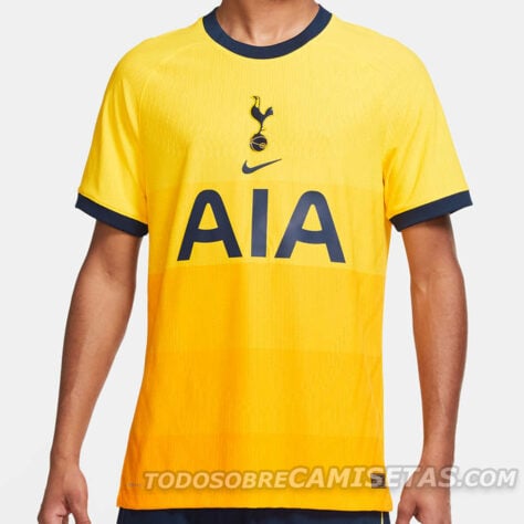 O Tottenham apostou em um design simples para o seu terceiro uniforme.  O amarelo é uma homenagem à antigos modelos do clube dessa cor, como os da FA Cup de 1982 e Copa da UEFA 1984.