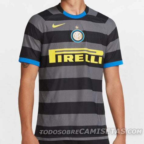 Com linhas horizontais em preto e cinza escuro, o novo terceiro uniforme da Inter de Milão é uma homenagem ao clássico uniforme do clube nos anos 90, época em que Ronaldo Fenômeno brilhou pela Inter.