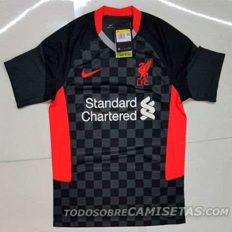 Inspirado no Air Max e na famosa arquibancada do Anfield- The Kop - o novo terceiro do Liverpool é preto com detalhes quadriculados na parte da frente da camisa.