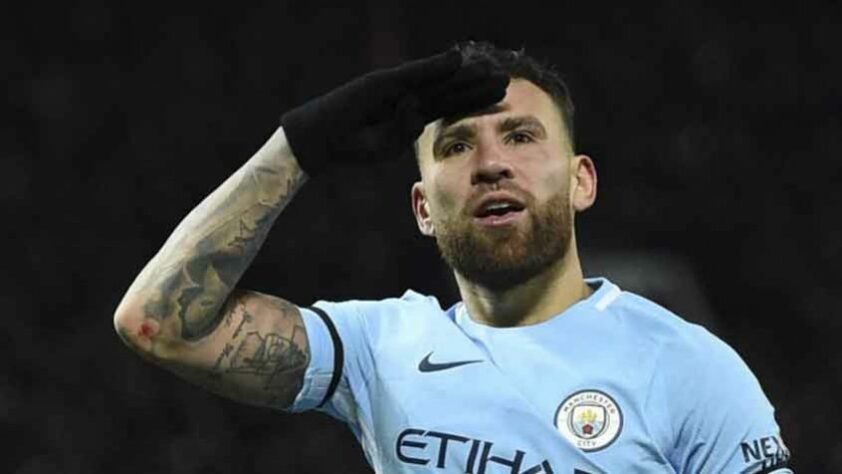 ESQUENTOU: Após cinco temporadas defendendo o Manchester City, Nicolás Otamendi está deixando o clube inglês. Mas parece que seu destino já está bem encaminhado e não seria um lugar desconhecido. Segundo o jornal “A Bola”, ele estaria disposto a reduzir seu salário para voltar a vestir a camisa do Porto. A imprensa inglesa noticiou que o City aceitaria negociar por 9 milhões de euros.