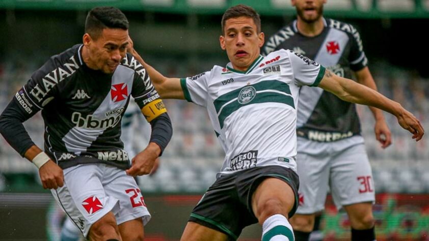 O Vasco foi a Curitiba e esbarrou em grande atuação do goleiro Wilson. Pela 11ª rodada do Campeonato Brasileiro, o Cruz-Maltino desperdiçou boas chances de gols, diante do Coritiba, e acabou derrotado por causa do gol de pênalti originado em um puxão infantil de Yago Pikachu dentro da área. Com isso, o lateral recebeu a pior nota da equipe. Confira todas as atuações (por Luiz Portilho).  